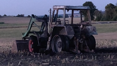 Ein Traktor ist am Mittwoch bei Colmberg in Brand geraten. (Foto: Dieter Doppelhammer)