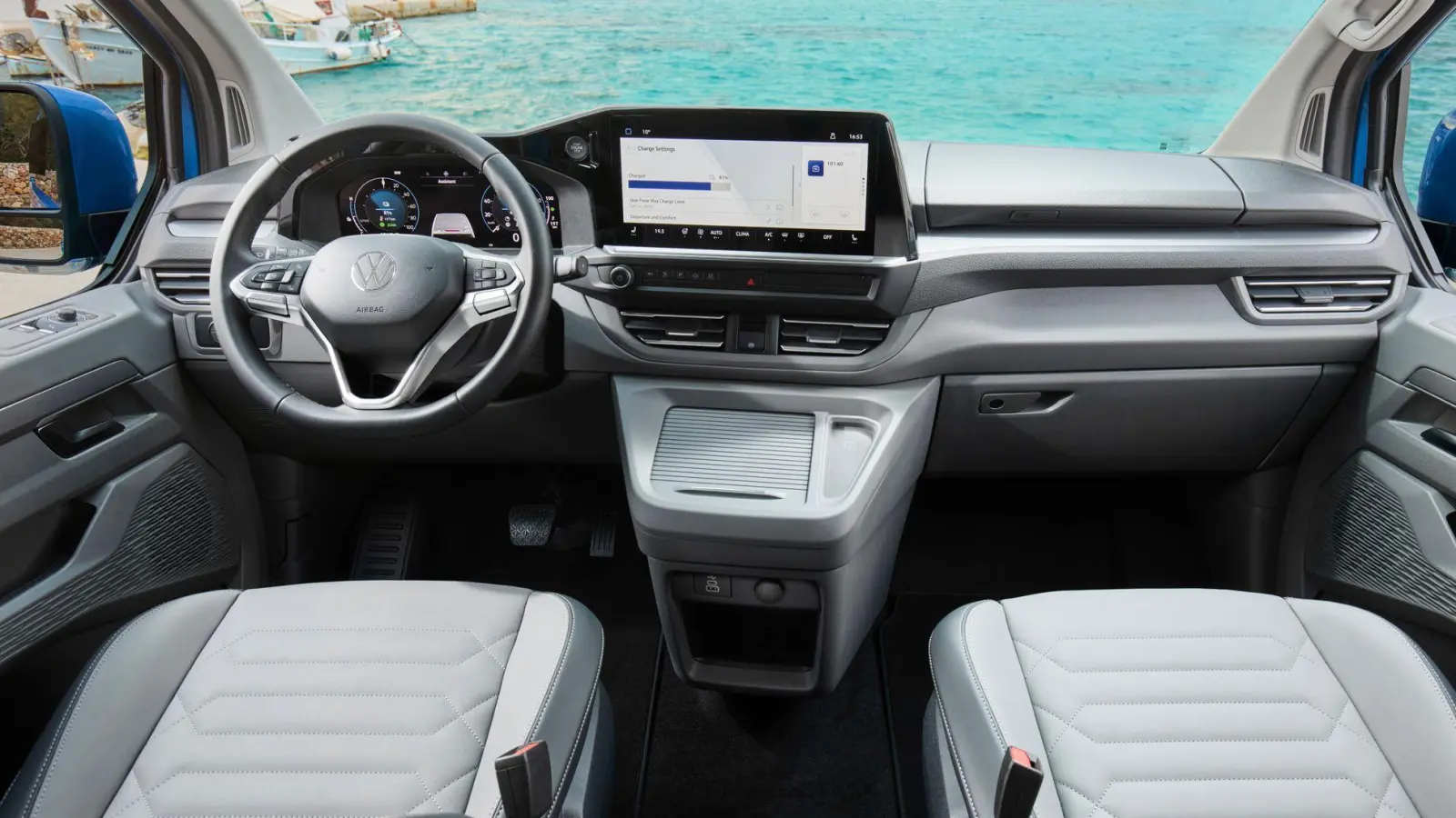 Moderner Kommandostand: Zu einem „normalen“ Pkw-Cockpit gibt es kaum Unterschiede - das gilt auch für die Bildschirme. (Foto: Volkswagen AG/dpa-tmn)