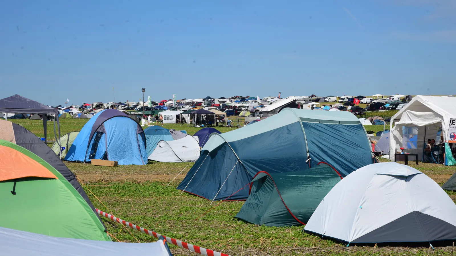 Auf dem Campingplatz des Taubertal-Festivals kam es zu ersten Diebstahlsdelikten. Einen Tatverdächtigen konnte die Polizei aber bereits festnehmen. (Foto: Irmeli Pohl)