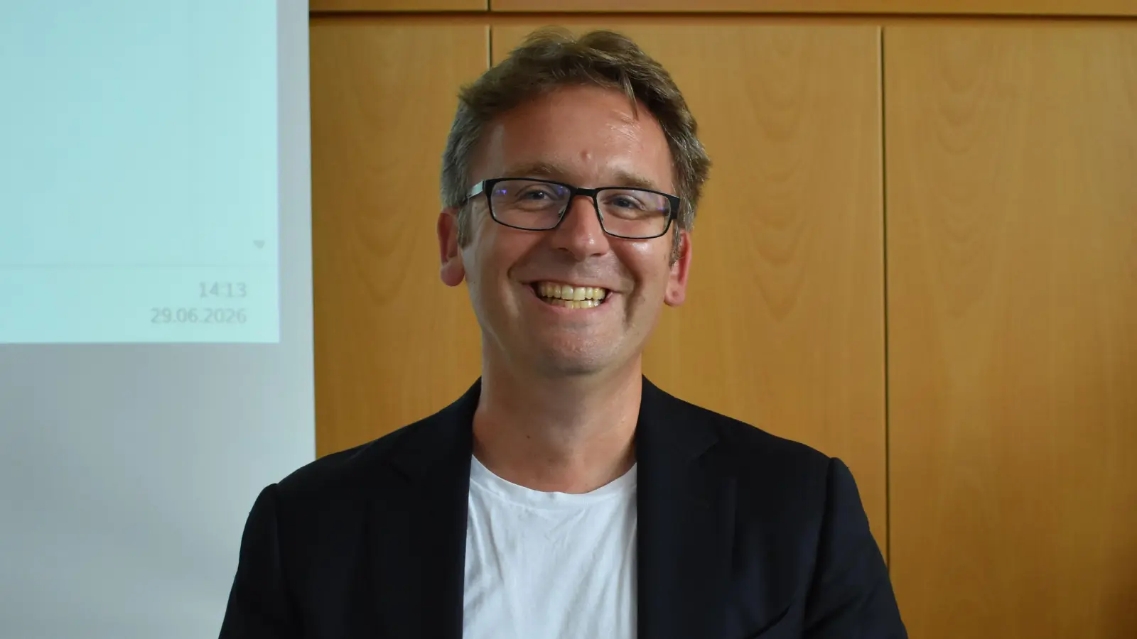 Jugendamtsleiter Christoph Eder berichtete im Jugendhilfeausschuss über die geplante Erhöhung der Elternbeiträge für die Kindertagespflege. (Foto: Ute Niephaus )