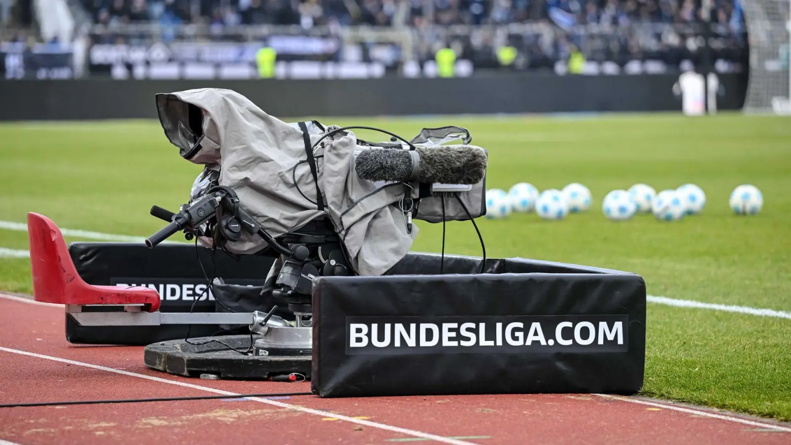 Das neue Fußball-Jahr startet mit zwei Spielen im Free-TV. (Foto: Harry Langer/dpa)