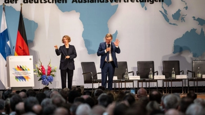 Außenminister Johann Wadephul (CDU) macht beim Wirtschaftstag der Botschafterkonferenz im Auswärtigen Amt Druck für den Abschluss der Freihandelsabkommen mit dem Mercosur-Staatenbund und Indien noch dieses Jahr. (Foto: Fabian Sommer/dpa)