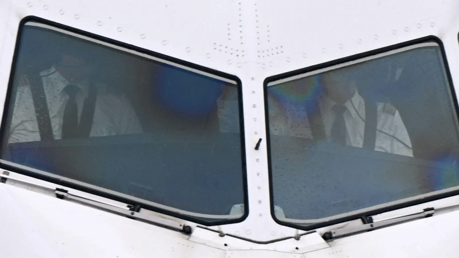 Sekundenschlaf und Dauermüdigkeit sind Probleme für viele Piloten und Pilotinnen. (Archivbild)  (Foto: Felix Hörhager/dpa)