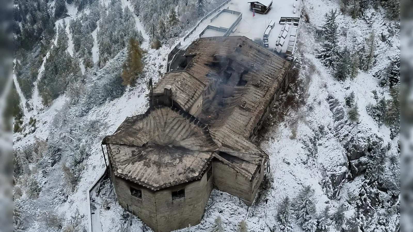 Das historisch bedeutende Kehlsteinhaus wurde bei einem Brand zerstört. (Foto: --/PP Oberbayern Süd/dpa)