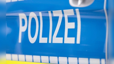 Die Polizei hat nach der körperlichen Auseinandersetzung mehrere Wohnungen durchsucht. (Symbolbild) (Foto: Boris Roessler/dpa)