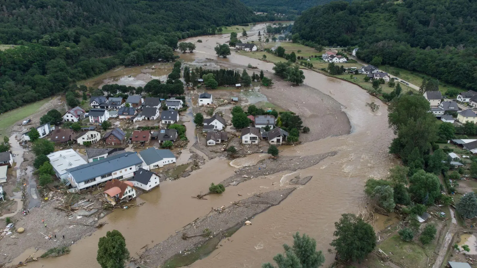 Die rechtzeitige Warnung der Bevölkerung kann bei einer Flutkatastrophe Leben retten.  (Foto: Boris Roessler/dpa)