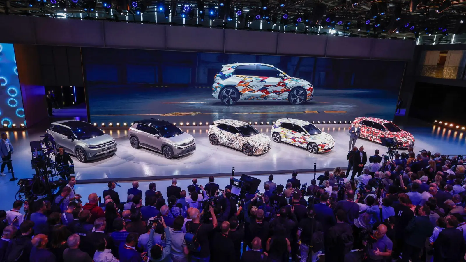 Viele, viele bunte...„Volksis“: Der Volkswagen Konzern fährt dieses Jahr eine Reihe Kleinwagen vor. (Foto: Florian Trettenbach/Volkswagen AG/dpa-tmn)