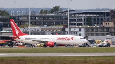 Die Maschine der Fluggesellschaft Corendon landete am Dienstag sicher in Nürnberg.  (Foto: Daniel Löb/dpa)