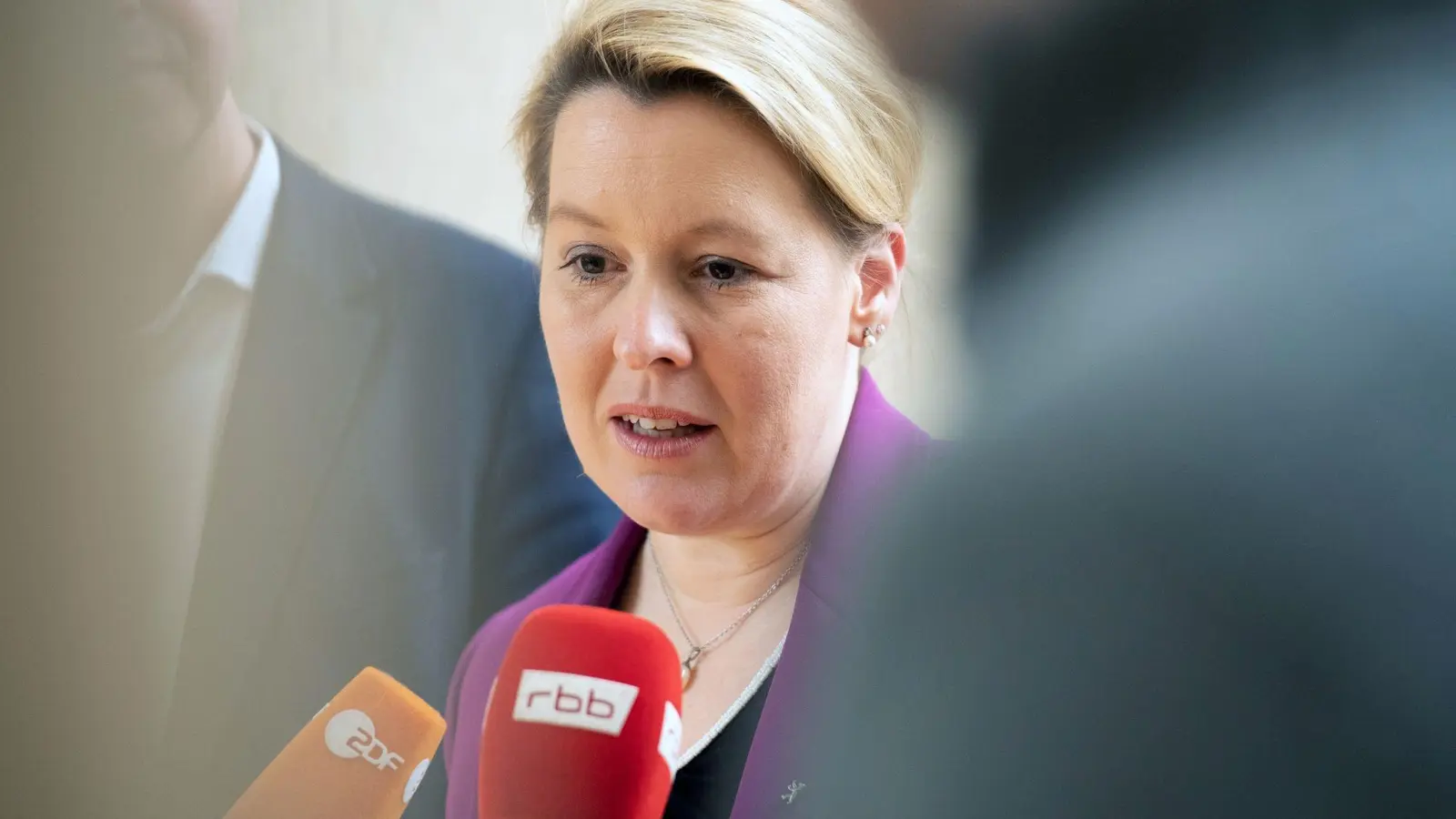 Kritisiert kumpelhaftes Gehabe und männliche Rituale in der Politik: Franziska Giffey (SPD). (Foto: Paul Zinken/dpa)