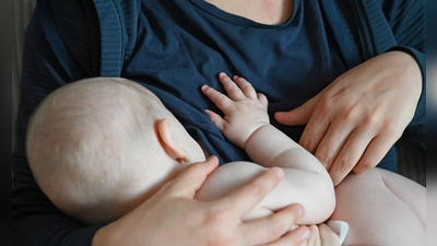 Ein Baby zu bekommen bleibt auch in krisenreichen Zeiten ein häufiger Wunsch. (Symbolbild) (Foto: Elisa Schu/dpa)