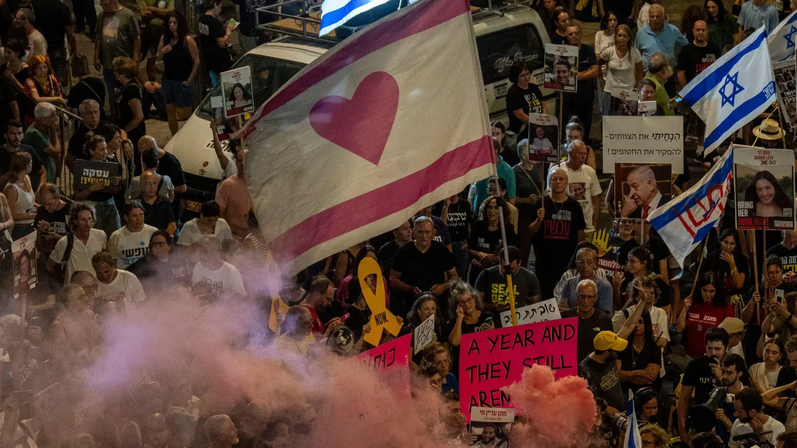 Protest für Geisel-Deal in Tel Aviv kurz vor dem Jahrestag des Hamas-Massakers. (Foto: Ariel Schalit/AP)