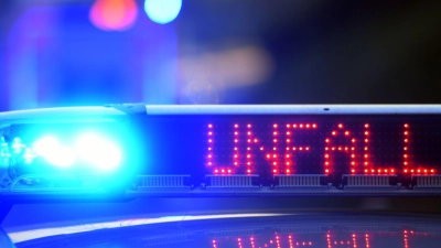Ein 20-Jähriger wurde bei dem Unfall schwer verletzt. (Symbolbild) (Foto: Stefan Puchner/dpa)