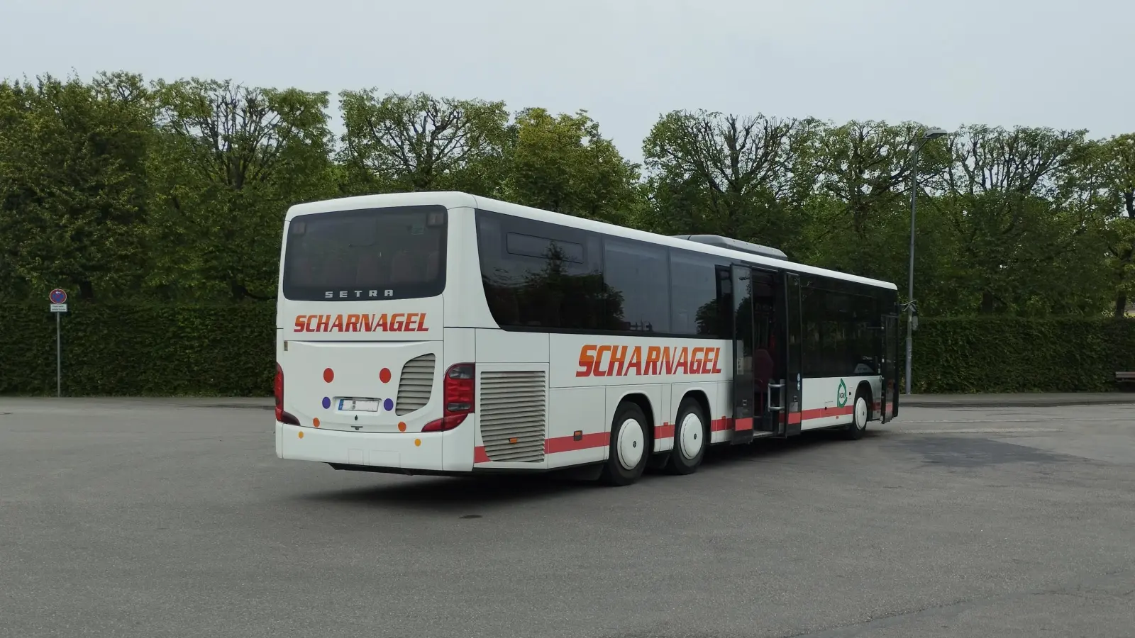 Noch fahren die Busse der Firma Scharnagel durch die Stadt und den Landkreis Ansbach. Ab August werden sie aber aus dem Straßenbild verschwinden. (Foto: Thomas Schaller)