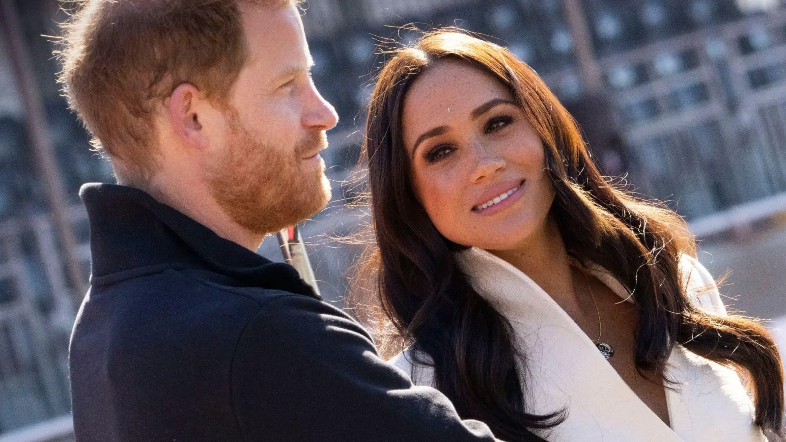 Prinz Harry, Herzog von Sussex, und Meghan, Herzogin von Sussex, sehen die royalen Titel ihrer Kinder als Geburtsrecht. (Foto: Peter Dejong/AP/dpa)