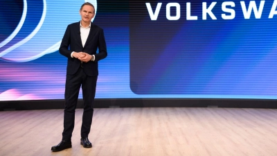 Konzernchef Oliver Blume will bis Ende des Jahres für VW ein neues Zukunftsbild 2030 vorlegen. (Foto: Julian Stratenschulte/dpa)