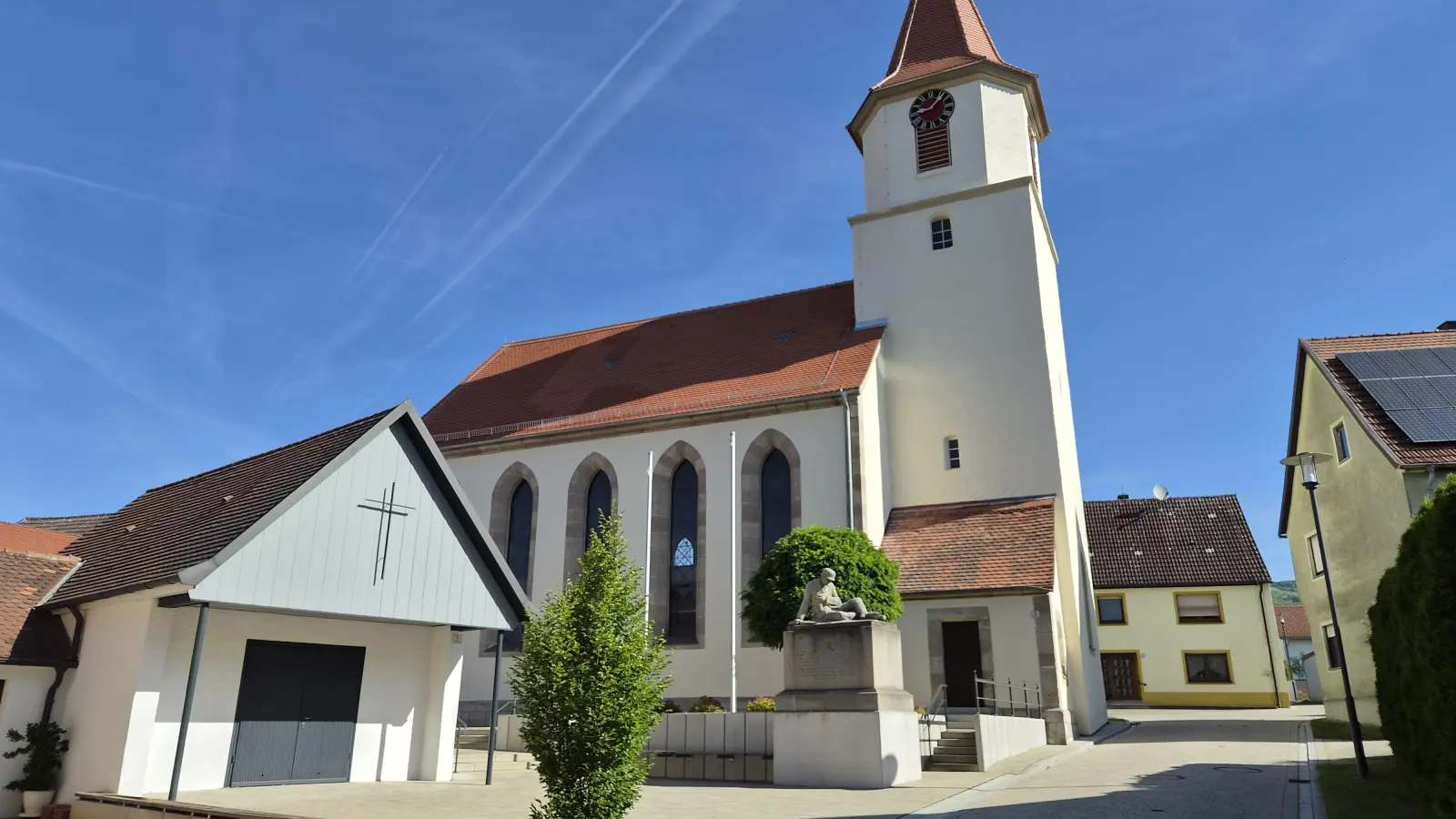 Die Gerolfinger St.-Erhards-Kirche: Ab 1945 war sie die Wirkungsstätte des während des Nazi-Regimes von Repressalien betroffenen Pfarrers Julius Steinmetz. (Foto: Stefan Neidl)