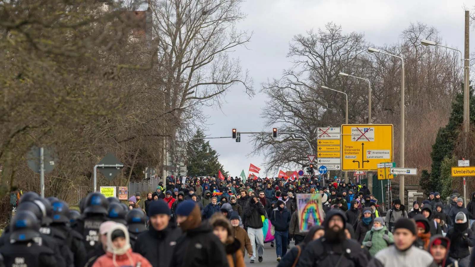 Ermittlungen gegen Riesaer wegen Angriffs auf Beamte bei Protest gegen AfD-Bundesparteitag in Riesa (Foto: Daniel Wagner/dpa)