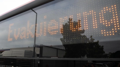Von der Evakuierung sind unter anderem ein Hotel und eine Tankstelle betroffen. (Symbolbild) (Foto: Daniel Karmann/dpa)