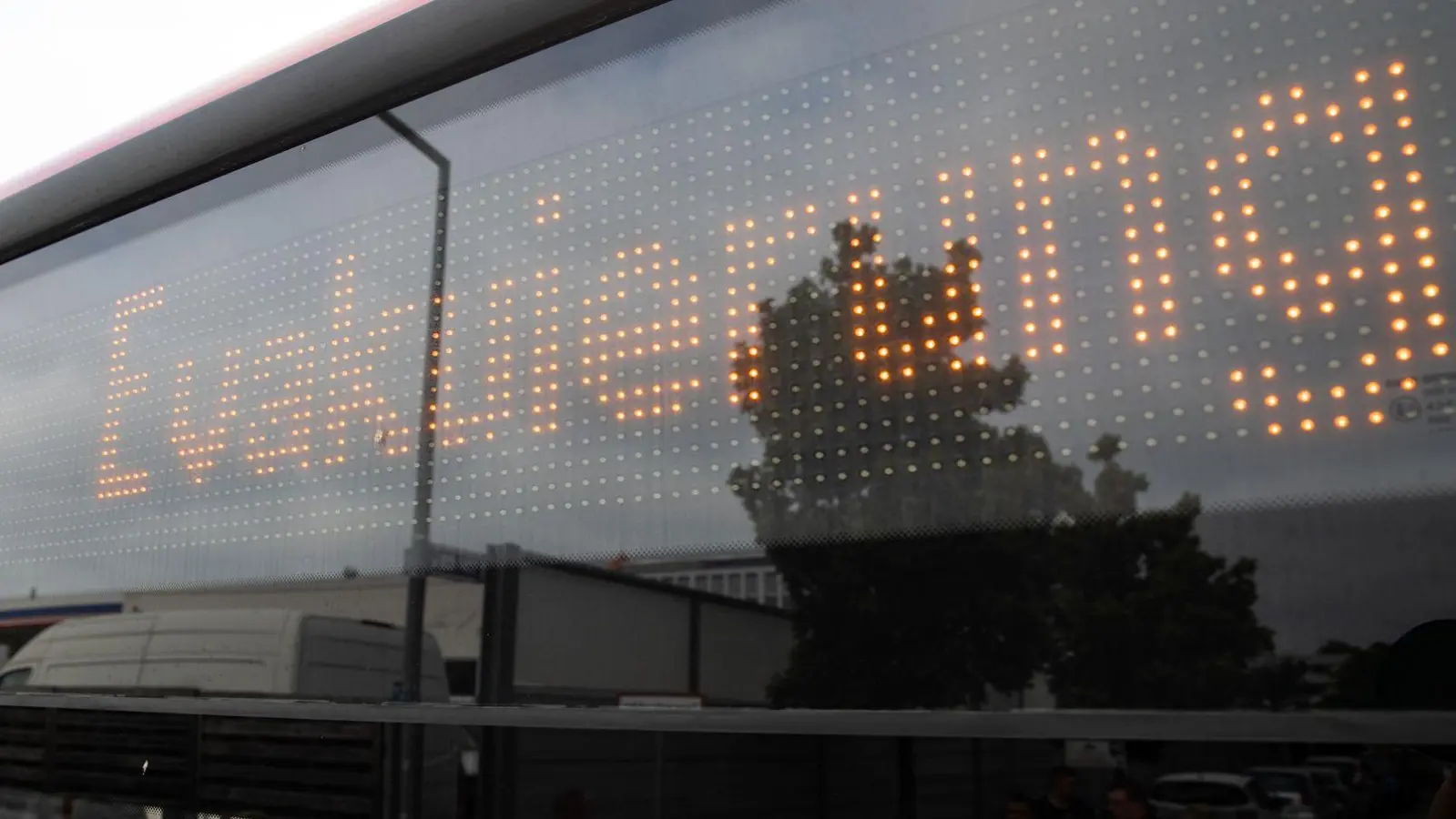 Von der Evakuierung sind unter anderem ein Hotel und eine Tankstelle betroffen. (Symbolbild) (Foto: Daniel Karmann/dpa)