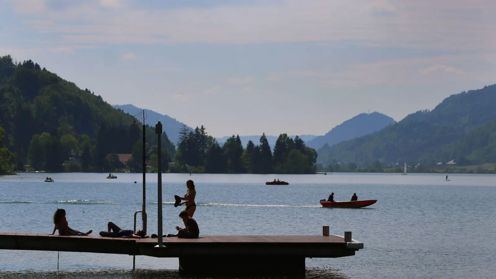 Beim Schwimmen im großen Alpsee ist ein 85-Jähriger gestorben. (Archivbild) (Foto: Karl-Josef Hildenbrand/dpa)