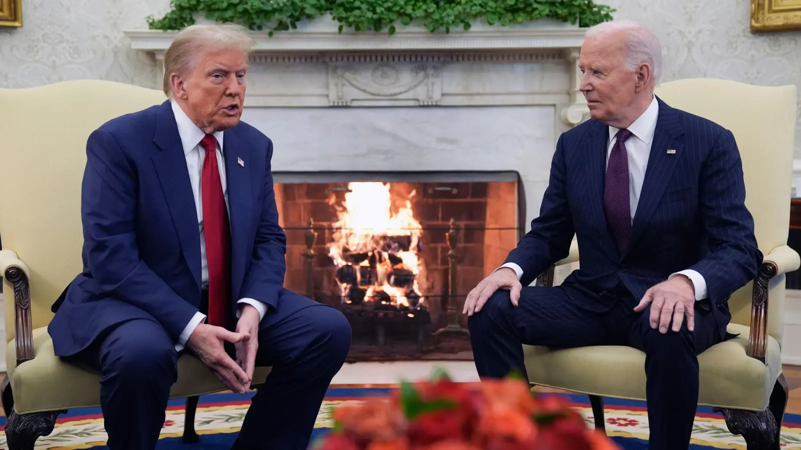 Biden und Trump im Oval Office. (Foto: Evan Vucci/AP/dpa)