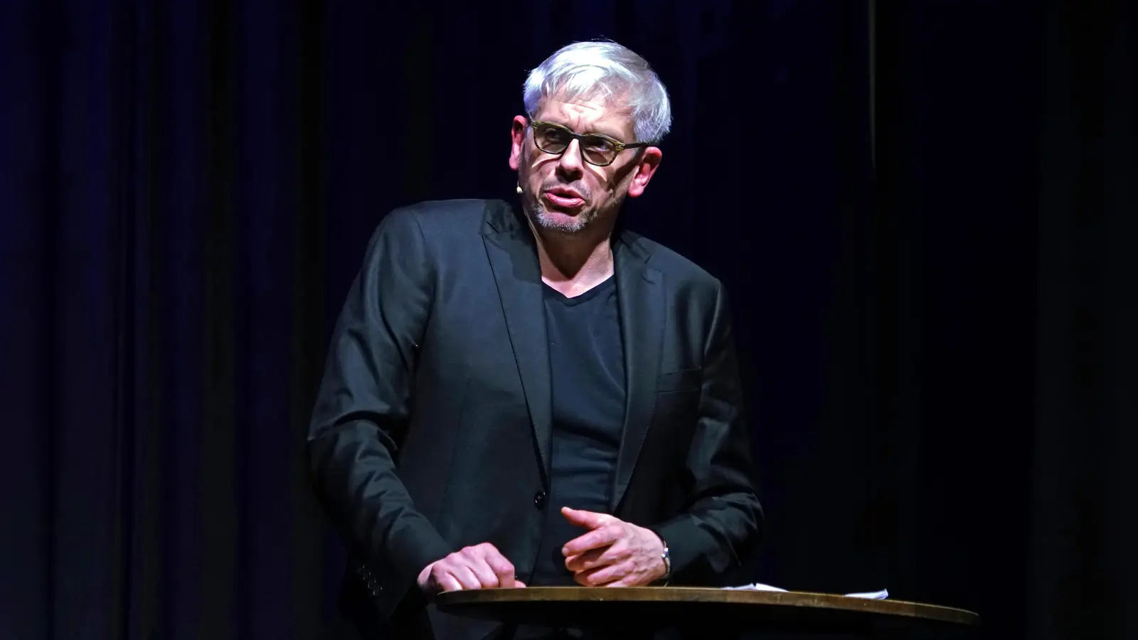 Fragt sich, ob Friedrich Merz' „Herbst der Reformen” nicht eher zum Aprilscherz mutiert: der Kabarettist Mathias Tretter. (Foto: Elke Walter)