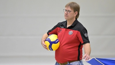 Blickt zuversichtlich auf die neue Spielzeit voraus: Trainer Armin Hoefer. (Foto: Martin Rügner)