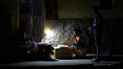 Das kubanische Stromnetz ist marode und auf Öl angewiesen. (Archivbild) (Foto: Ramon Espinosa/AP/dpa)