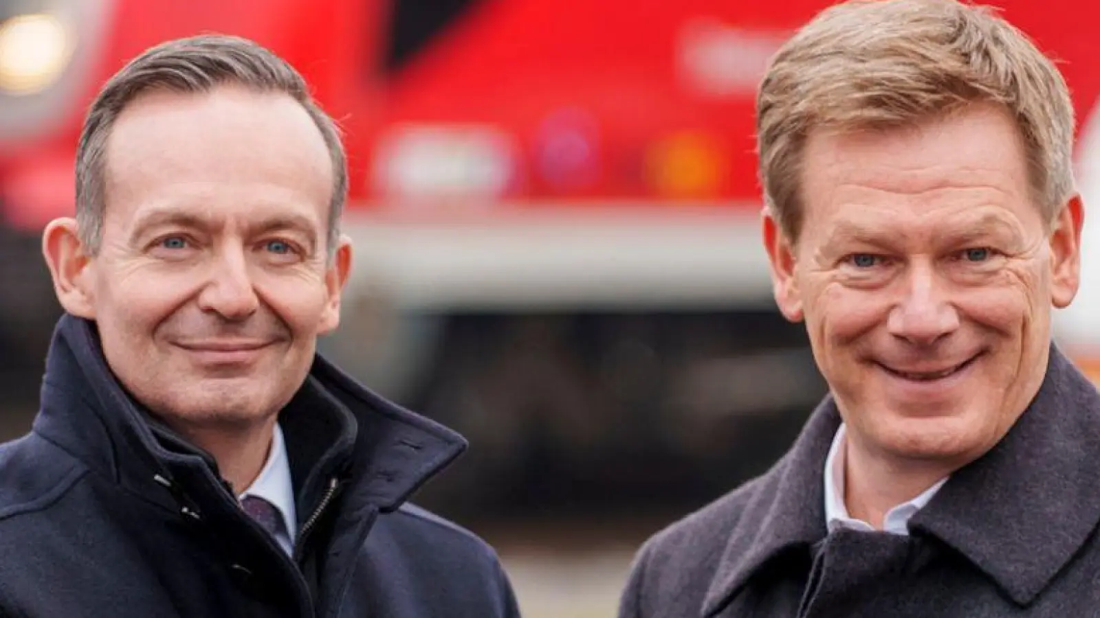 Ein Herz und eine Seele: Bahnchef Lutz und der frühere Verkehrsminister Volker Wissing feiern die Eröffnung der Riedbahn nach fast halbjähriger Komplettsperrung. (Archivbild) (Foto: Andreas Arnold/dpa)