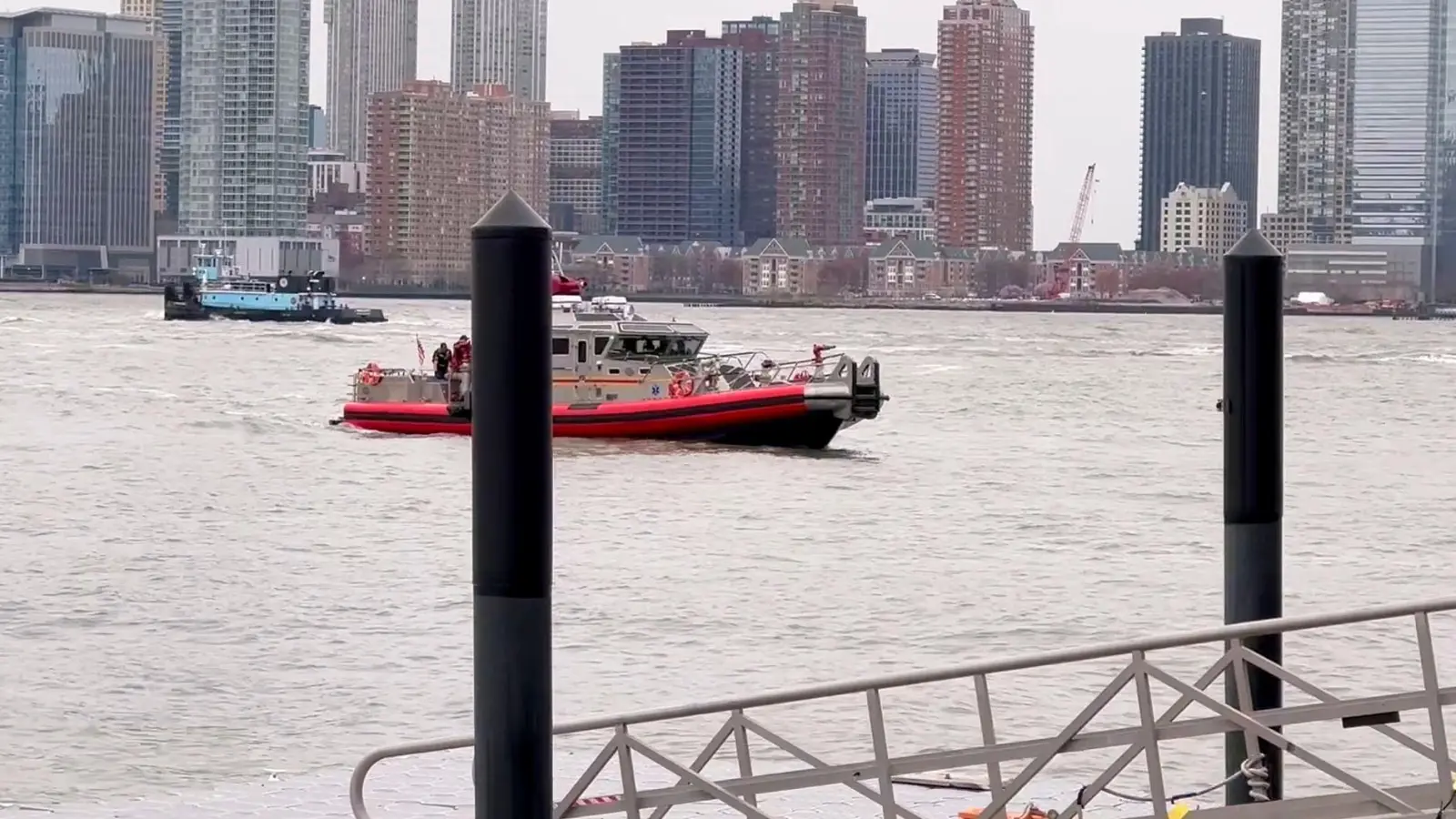 Es ist nicht das erste Mal, dass ein Hubschrauber in den Hudson River stürzt. (Foto: Jennifer Peltz/AP/dpa)