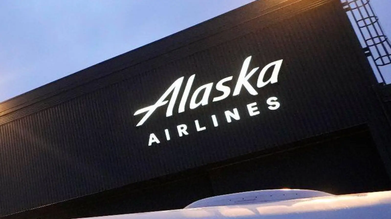 Eine Boeing 737-9 Max von Alaska Airlines auf dem Seattle-Tacoma International Airport. (Foto: Lindsey Wasson/AP/dpa)