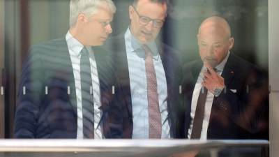 Die Führung der Unions-Fraktion hat sich mit Außenminister Wadephul auf eine gemeinsame Linie verständigt, was Israel angeht. (Foto: Michael Kappeler/dpa)