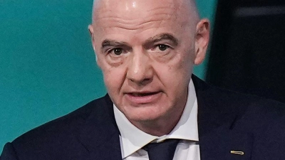 Wird jetzt auch von Fan-Vereinigungen massiv angegangen: Gianni Infantino. (Archivbild)  (Foto: Darryl Dyck/The Canadian Press/AP/dpa)