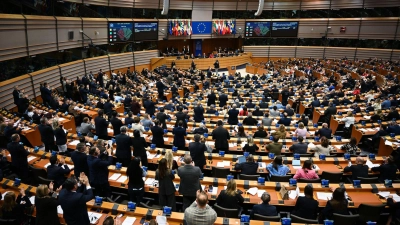 Die Abgeordneten des EU-Parlaments stimmten über ihre Position zur Verschärfung der europäischen Asylpolitik ab. (Foto: Katharina Kausche/dpa)