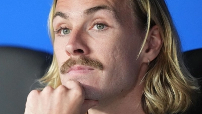 Die Debatte um Kapitän Jackson Irvine bewegt den FC St. Pauli. (Archivbild) (Foto: Marcus Brandt/dpa)