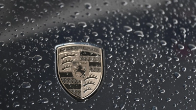 Die Verkaufszahlen von Porsche sind zu Jahresbeginn weiter gesunken. (Archivbild)  (Foto: Bernd Weißbrod/dpa)
