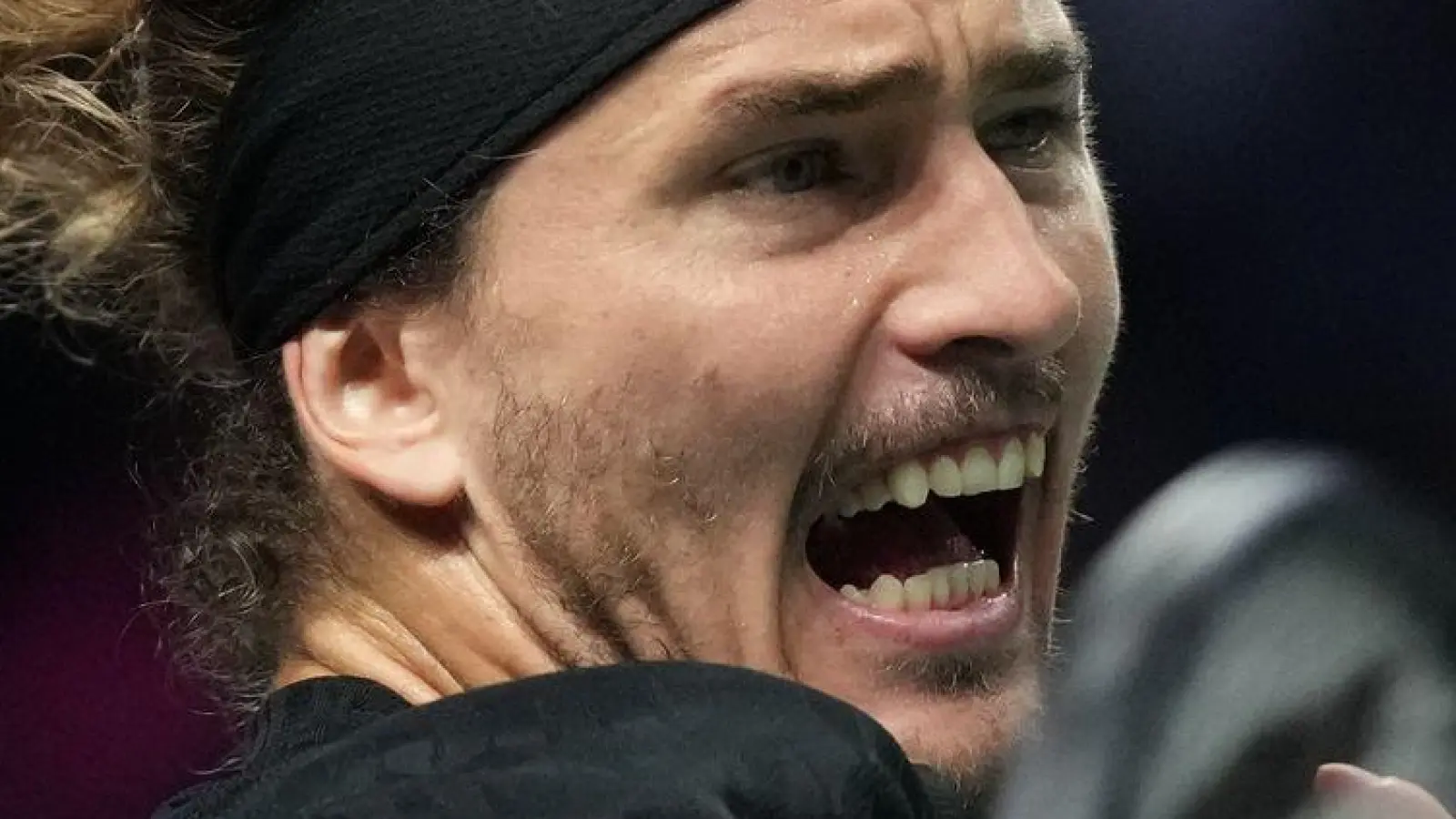 Gegen Jannik Sinner ist Tennisprofi Alexander Zverev chancenlos.  (Foto: Christophe Ena/AP/dpa)