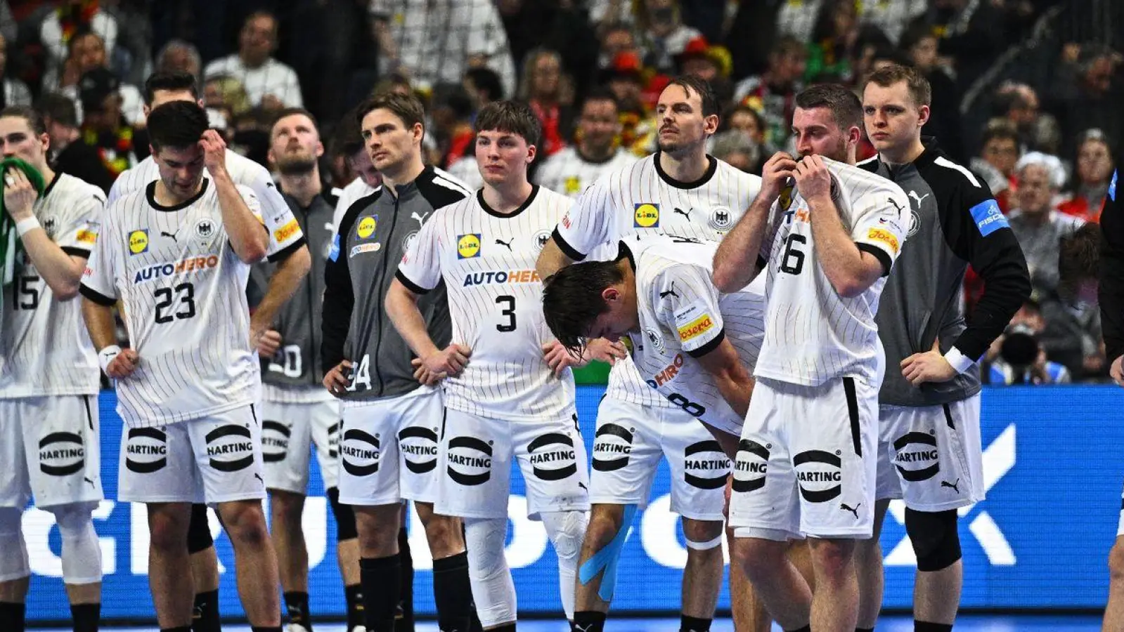 Bei der EM haben sie das direkte Ticket verpasst. Nun muss sie die Deutsche Handball-Nationalmannschaft durch die Qualifikation zur Olympiade arbeiten. (Foto: Tom Weller/dpa)