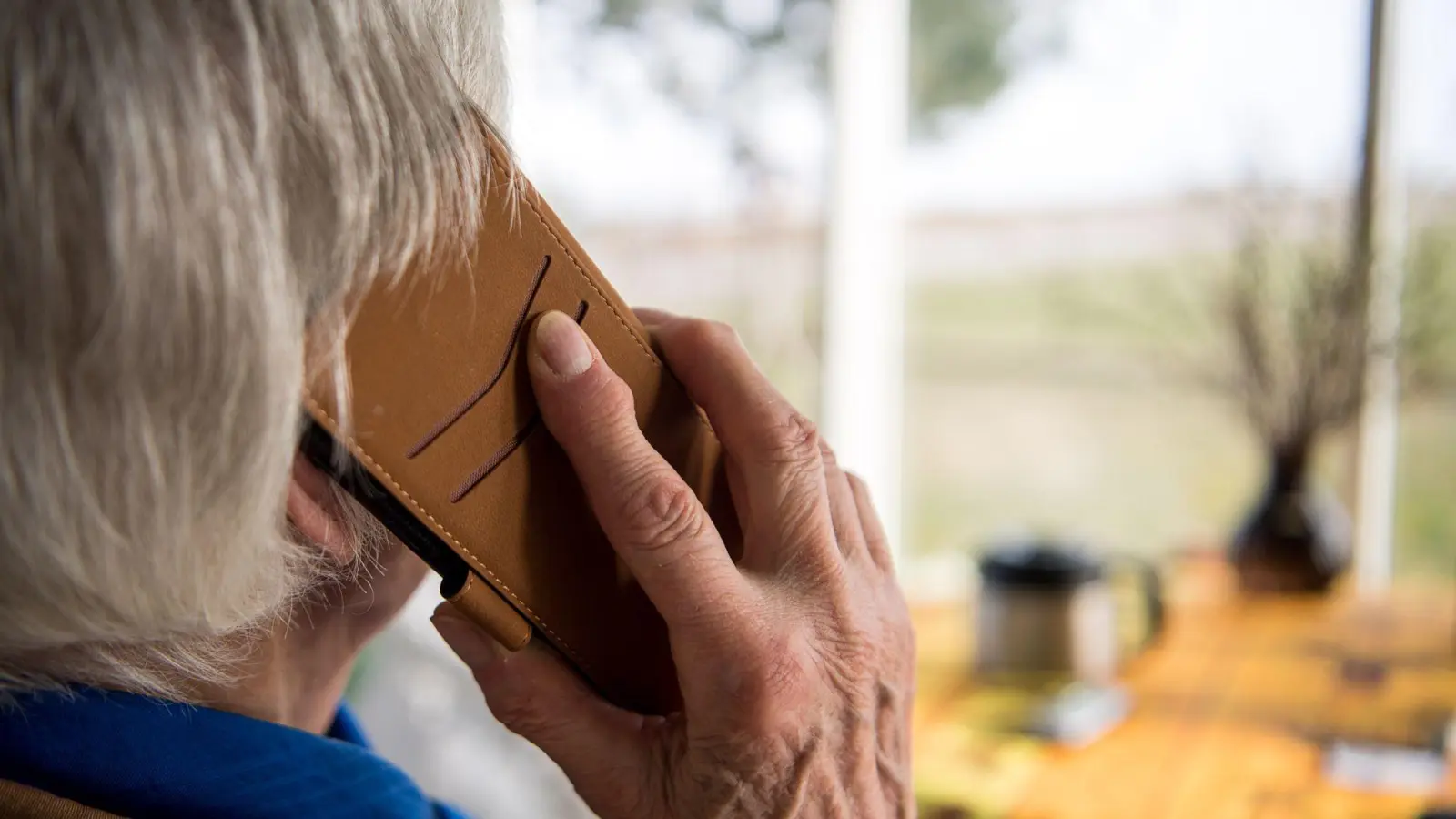 Der Krisendienst ist ein Angebot der sieben bayerischen Bezirke und kann telefonisch erreicht werden. (Symbolbild) (Foto: Sebastian Gollnow/dpa)