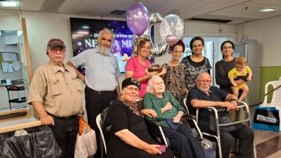 Helene Vered (sitzend, 2. von links) feierte im September ihren 100. Geburtstag. Kurze Zeit später starb die vermutlich letzte in Dinkelsbühl geborene Jüdin. (Foto: privat)