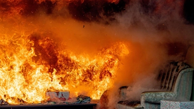 Brände in der Wohnung erfordern besonnenes Handeln: Selbstschutz hat immer höchste Priorität. (Foto: Zacharie Scheurer/dpa-tmn)