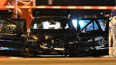 Der Täter fuhr mit einem PS-starken Mietwagen über den Weihnachtsmarkt. (Archivbild) (Foto: Hendrik Schmidt/dpa)