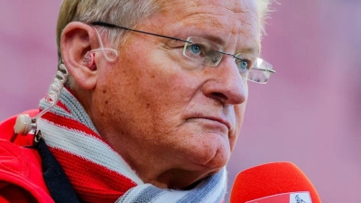 Kölns Stadionsprecher Michael Trippel sorgte zuletzt für einen Eklat. (Archivbild) (Foto: Rolf Vennenbernd/dpa)