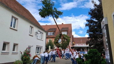 Freuen auch Sie sich auf stimmungsvolle Tage und den festlich geschmückten Kerwa-Baum! (Foto: Alexander Biernoth)