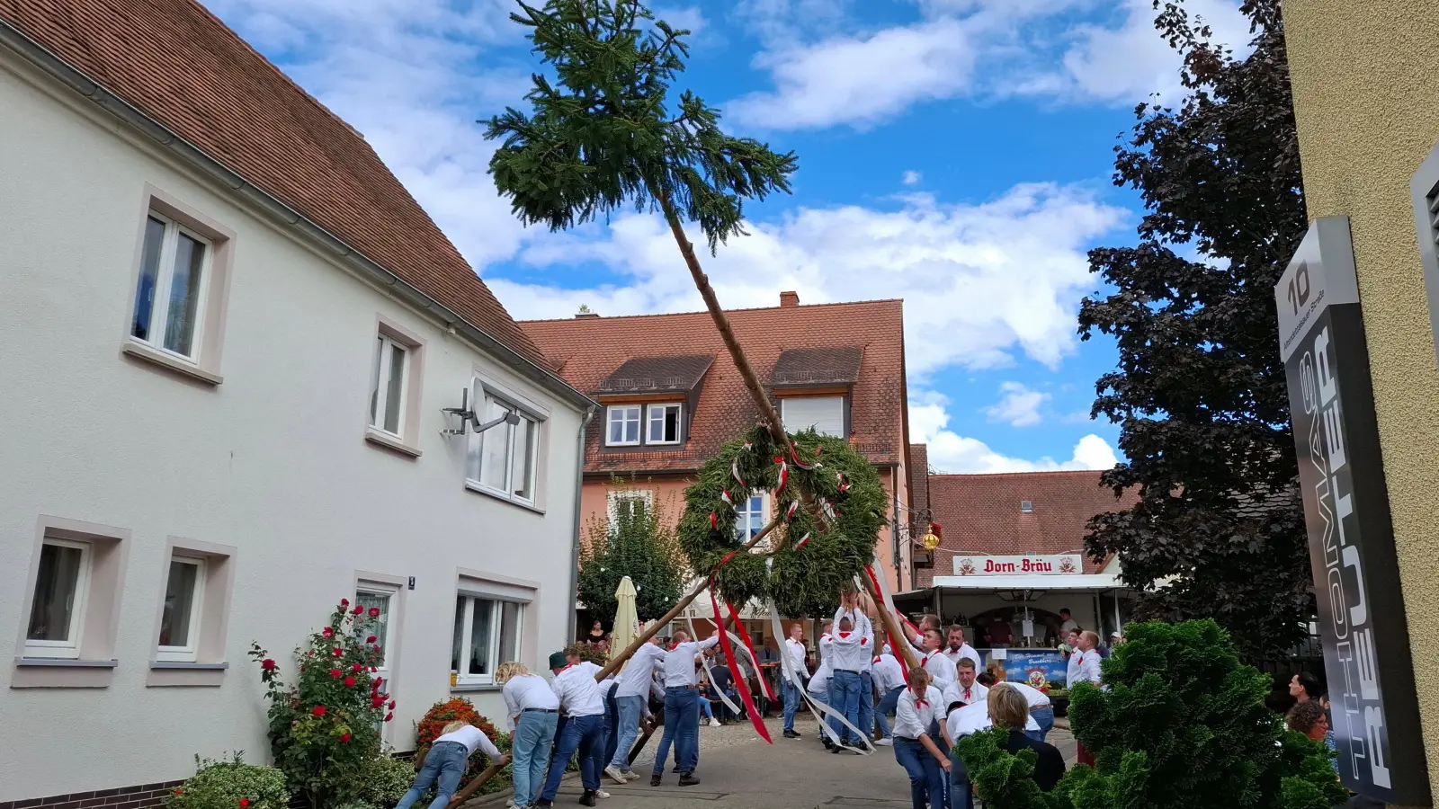 Freuen auch Sie sich auf stimmungsvolle Tage und den festlich geschmückten Kerwa-Baum! (Foto: Alexander Biernoth)
