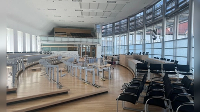 Der Plenarsaal im Magdeburger Landtag wird umgebaut. (Foto: Christopher Kissmann,/dpa)