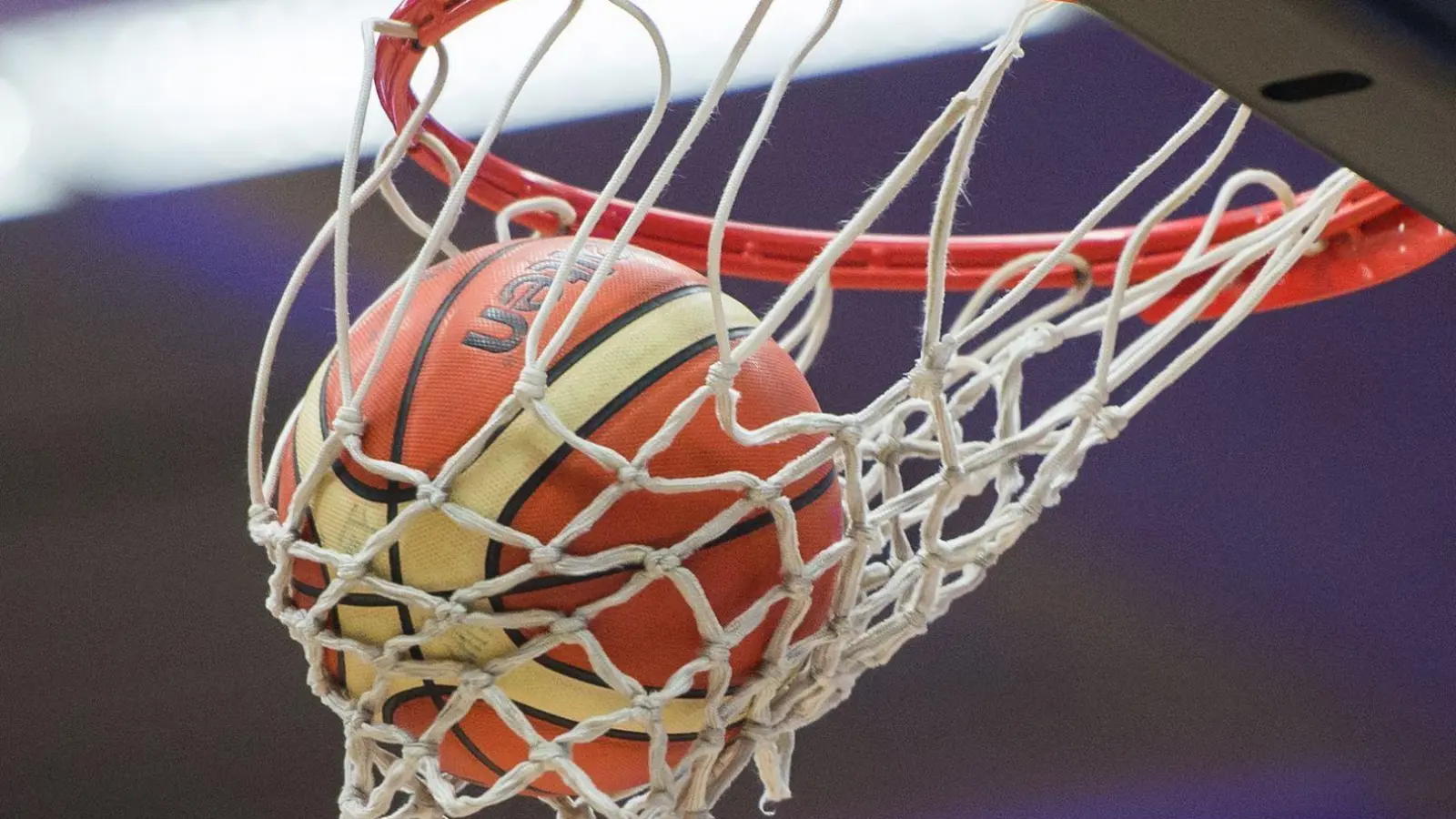 hapa Ansbach steht in der Südgruppe der 1. Basketball-Regionalliga ungeschlagen an der Tabellenspitze. (Symbolbild: picture alliance / dpa)