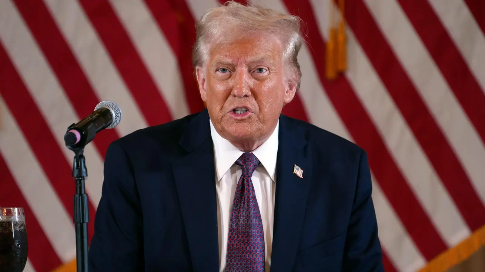 Trump fordert schnell einen endgültigen Deal zum Gaza-Konflikt und reklamiert den Verhandlungserfolg für sich. (Archivbild) (Foto: Evan Vucci/AP/dpa)