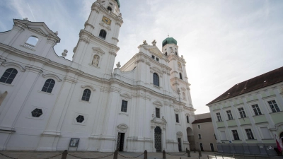 Der Passauer Dom ist die Hauptkirche des Bistums. (Symbolbild) (Foto: Armin Weigel/dpa)