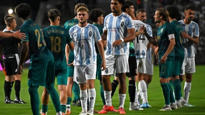 Die Spieler von 1860 München waren frustriert nach dem 2:2 gegen Augsburg II. (Foto: Florian Diettrich/dpa)